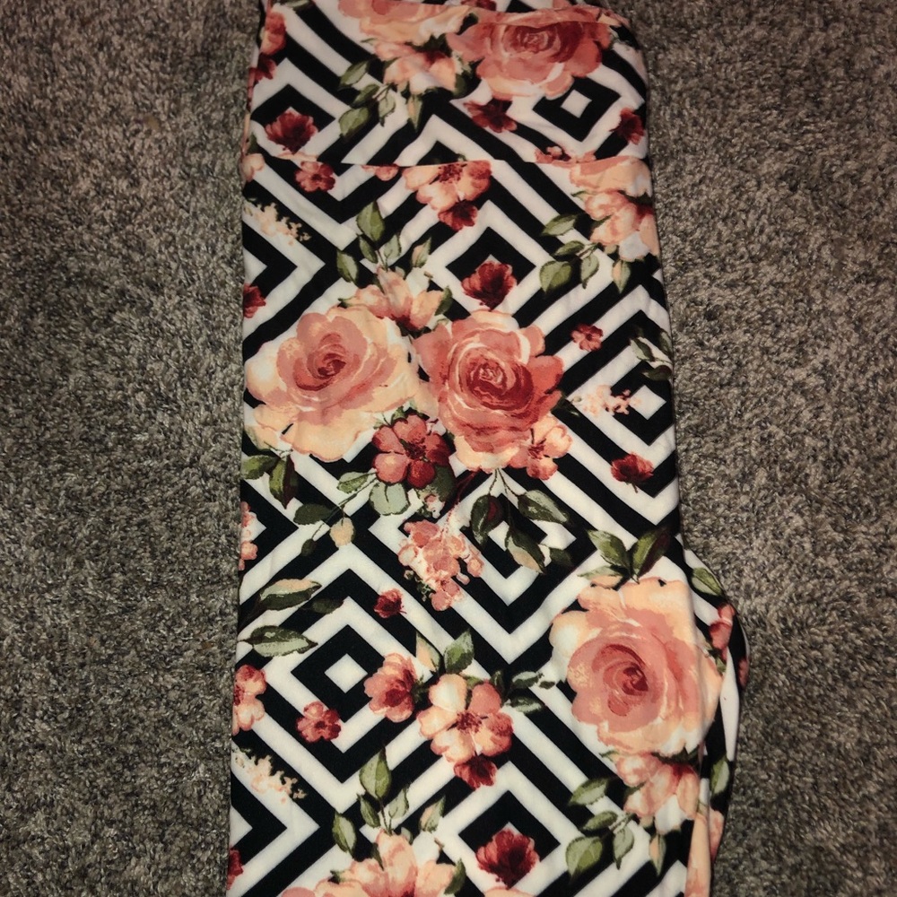 SOLD💜Lularoe TC Floral Geometric Leggings